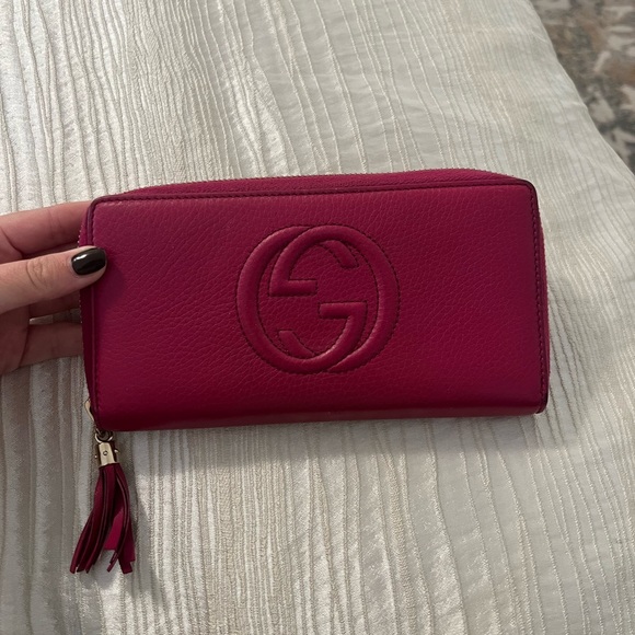 Gucci Handbags - Pink Gucci wallet 💗